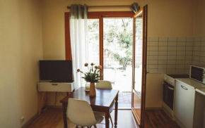 Joli STUDIO-3mn frontière Geneve-WIFI-Parking-TERRASSE